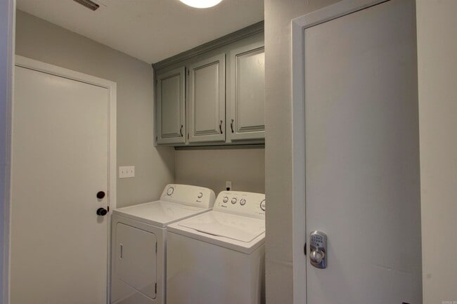 Building Photo - 3516 Skyline Blvd