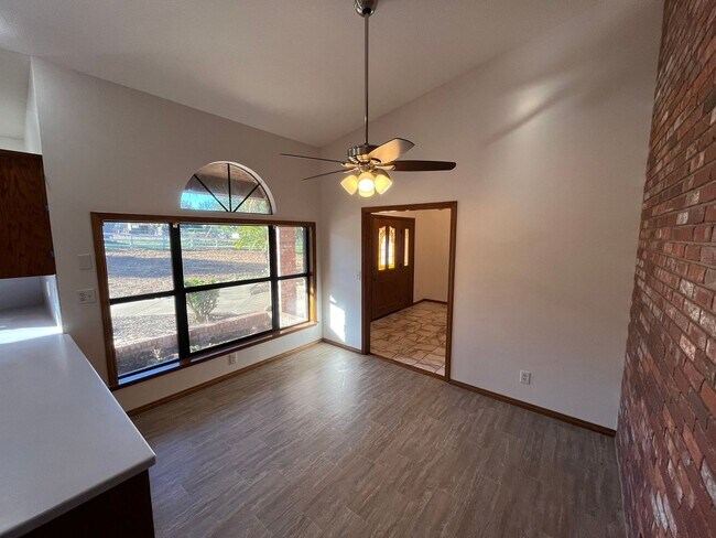Building Photo - 18655 Oak Ridge Ln