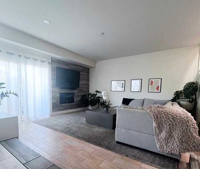 Building Photo - 415 Rio Vista Dr