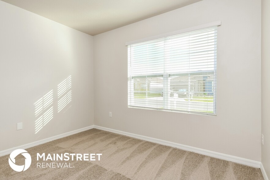 Building Photo - 703 Kindred Ln