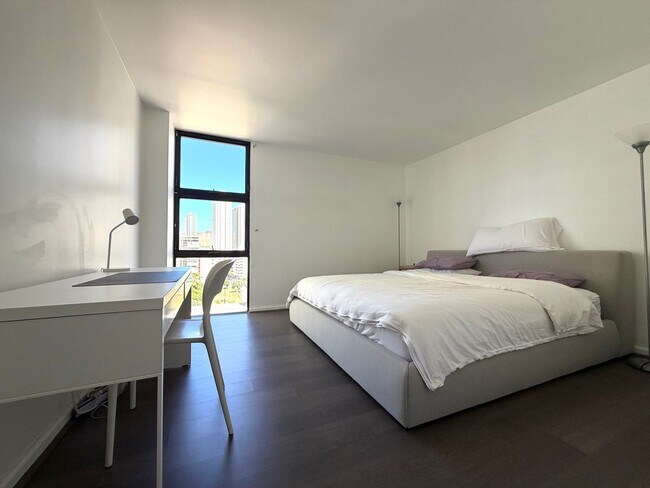 Building Photo - Partly Furnished / 1 Bedroom, 1 Bathroom, 1 Parking (Waikiki Skytower)