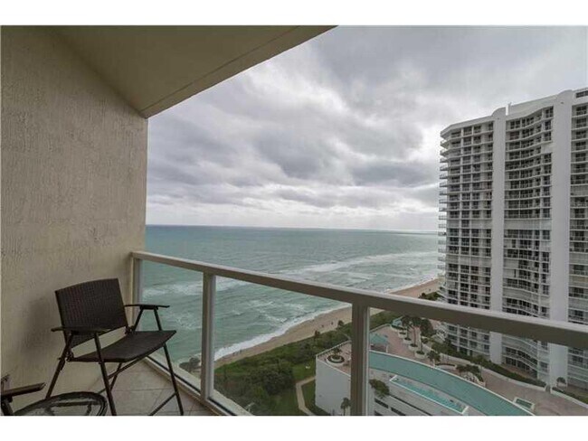 Building Photo - 16699 Collins Ave