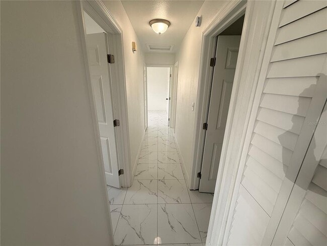 Building Photo - 2717 Kathryn Ave