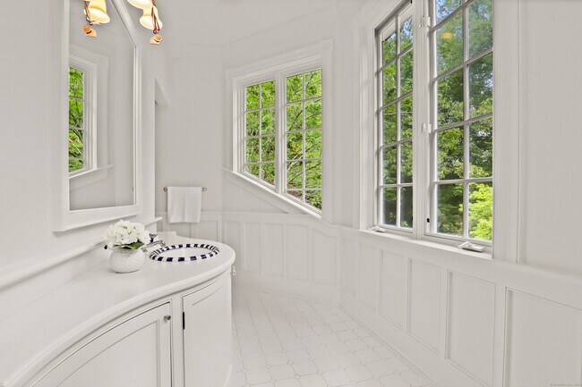 Building Photo - 7 Mayflower Ln