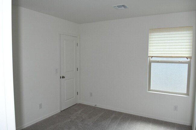 Building Photo - One Year Old 5 Br+Loft 3 Ba 2 Car Garage Home Near Loop 202 and Elliot in Phoenix