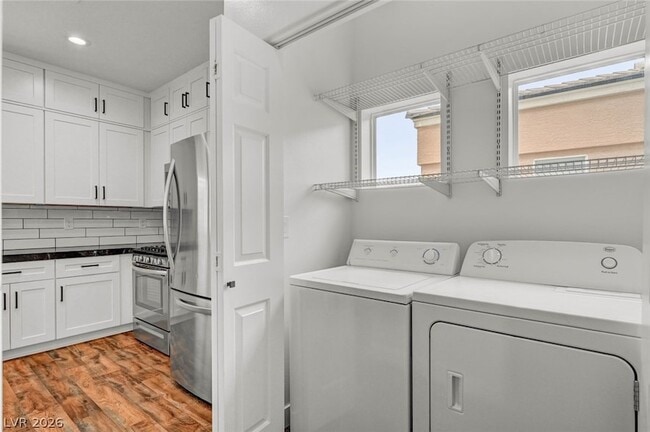 Building Photo - 10544 Allthorn Ave