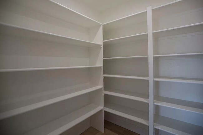 Building Photo - Newer Duplex in Quiet Neighborhood