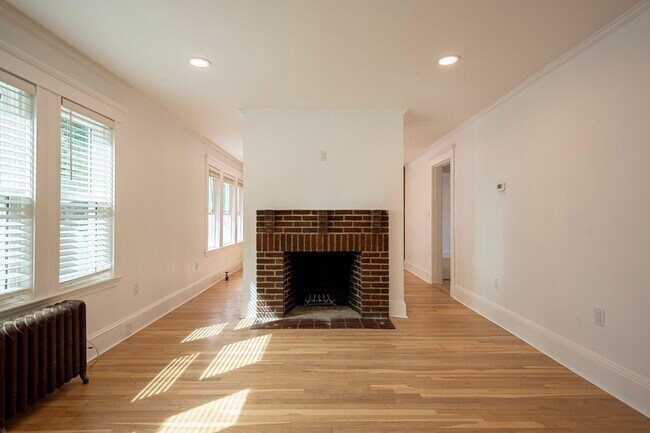 Building Photo - 3 Chilton Park