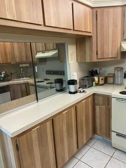 Building Photo - 503 Shady Pine Way