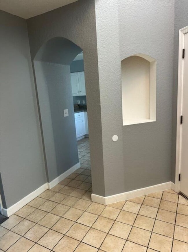 Building Photo - Spacious Townhome  with Stunning Water Views