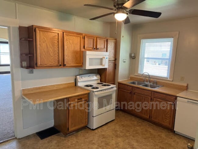 Building Photo - 524 Martin St