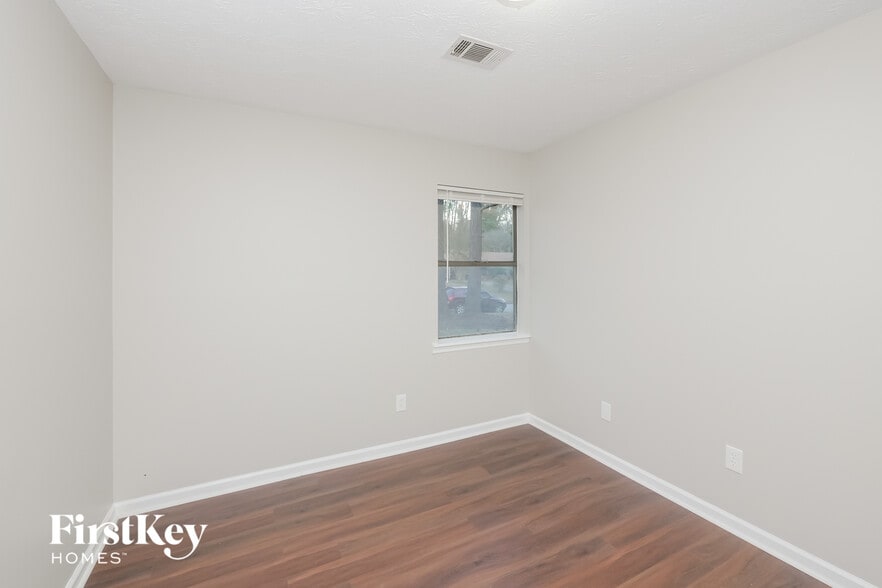 Building Photo - 9052 Homewood Dr