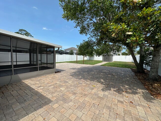 Building Photo - 2821 Nordman Ave