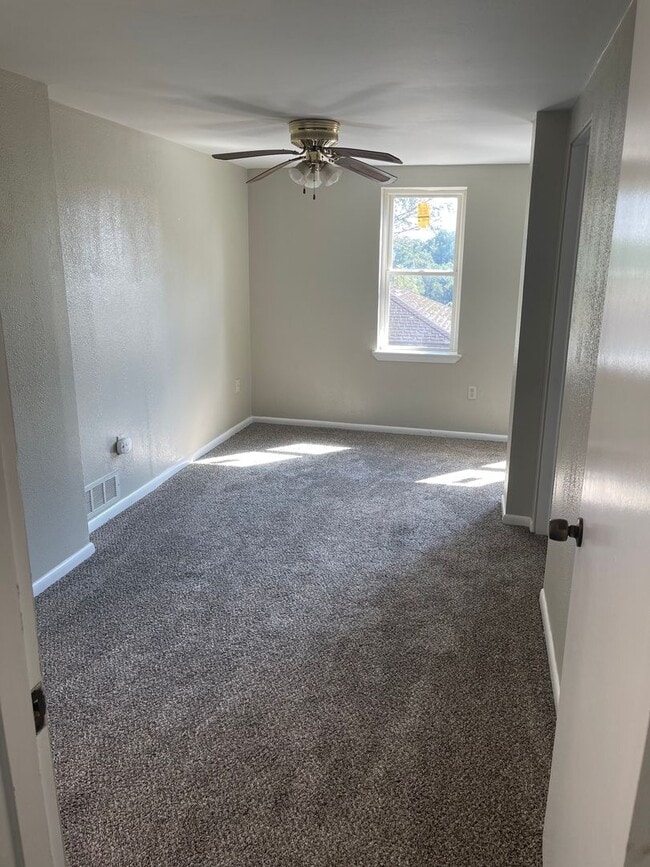 Building Photo - 1034 Chelton Ave