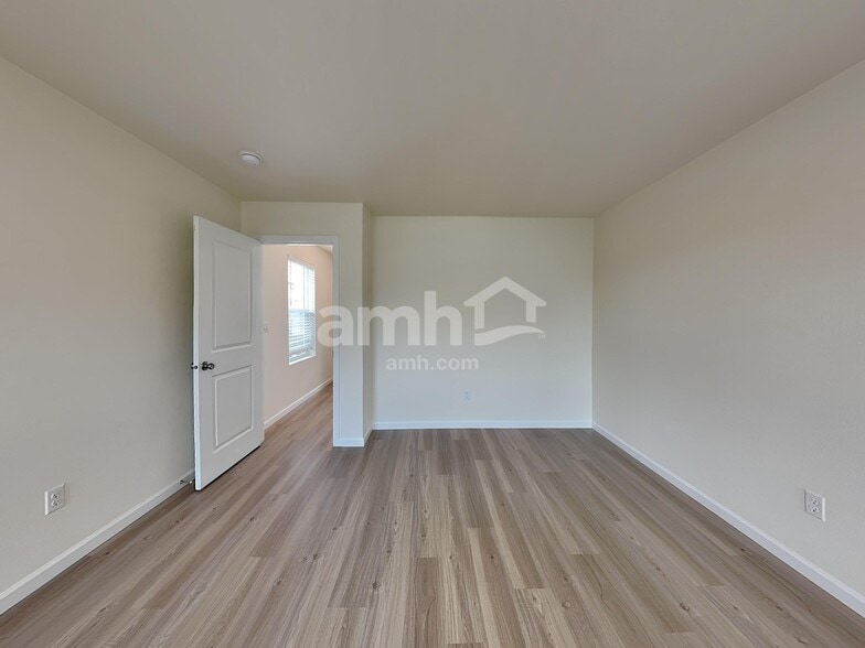 Building Photo - 1221 W 17th Ave