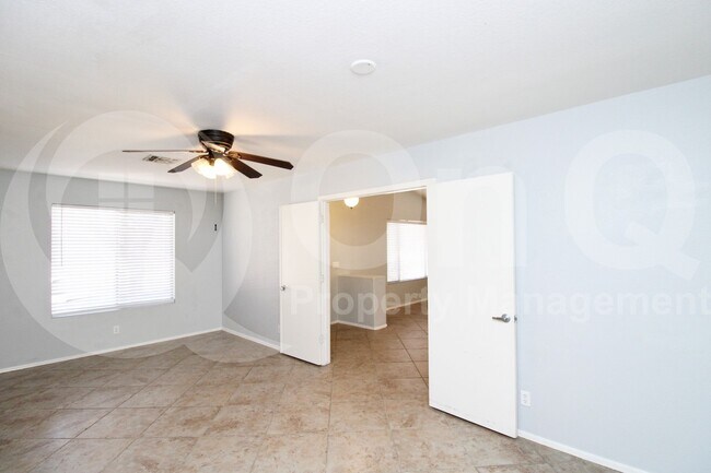Building Photo - 511 E Pinto Dr