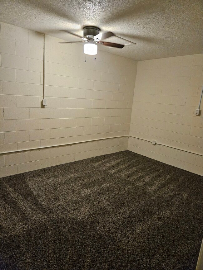 Building Photo - 204 8th St