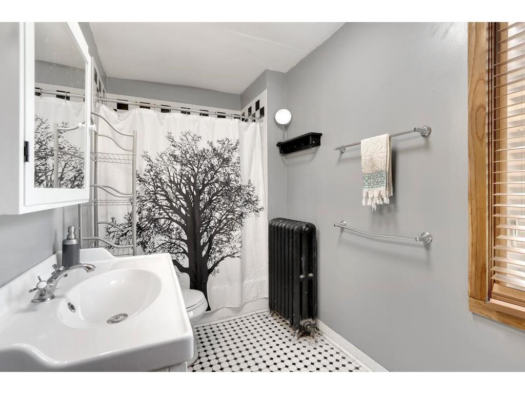 Building Photo - 809 W 28th St