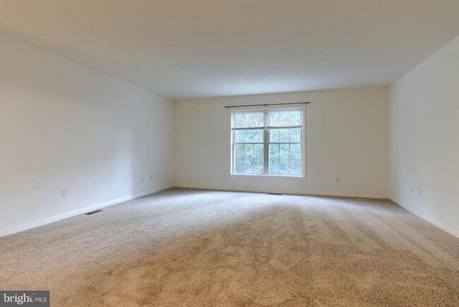 Building Photo - 712 Creekside Dr