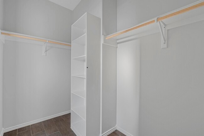Building Photo - 1616 Tesis Drive
