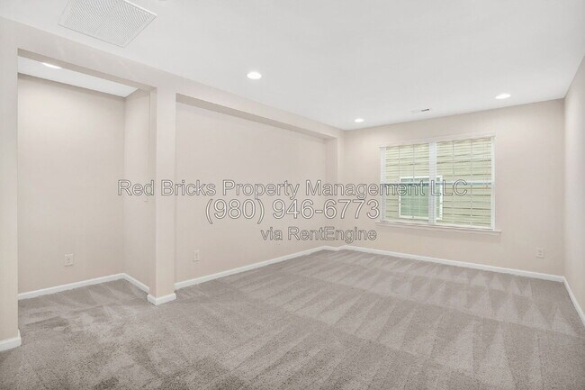 Building Photo - 127 Blossom Ridge Dr