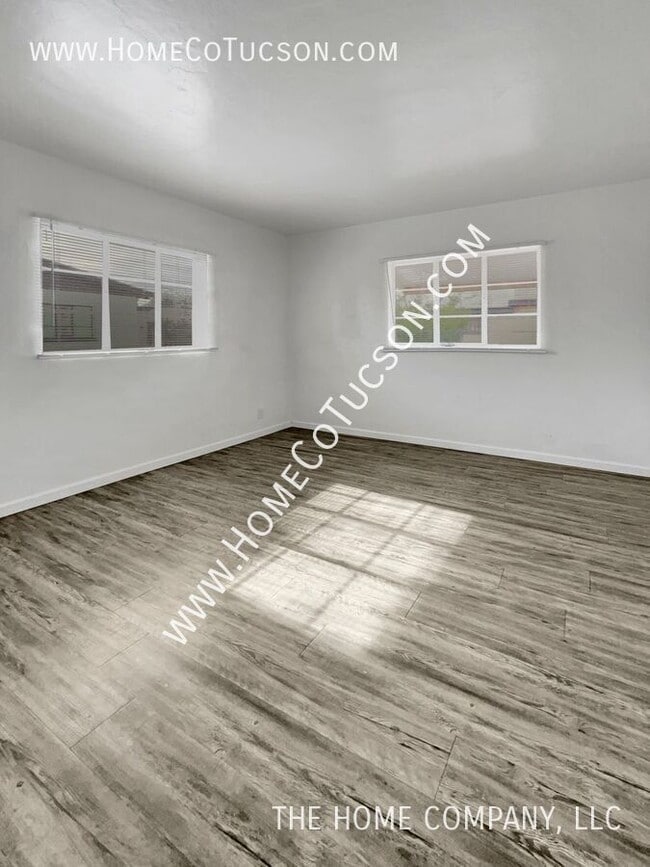 Building Photo - 833 W Jacinto St