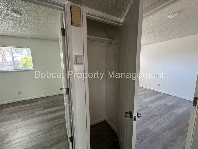 Building Photo - 1501 N Edmonds Dr