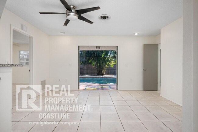 Building Photo - Welcome to Your Venice Oasis!