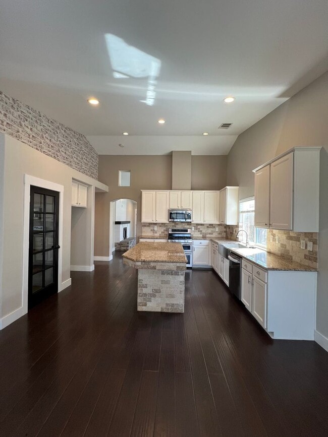 Building Photo - 13417 Cheyenne Mountain Dr