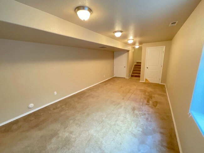 Building Photo - 4 Bedroom Home Available Near Voyager Pkwy...