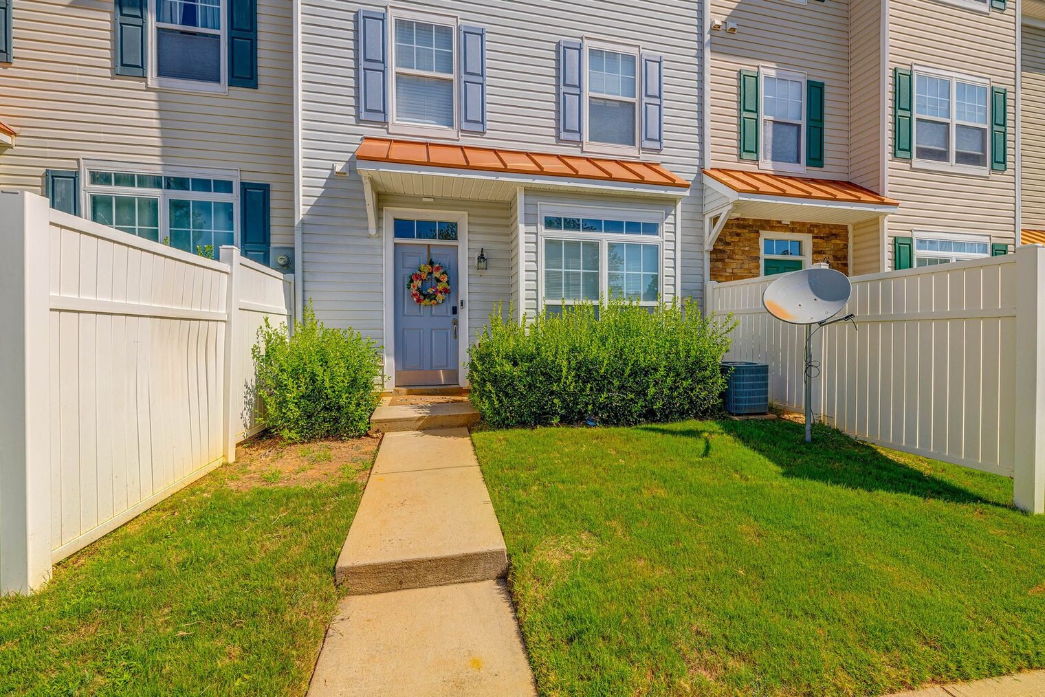Building Photo - 2221 Raven Rd