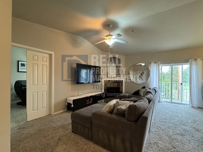 Building Photo - Beautifully Furnished 3 Bedroom Condo!