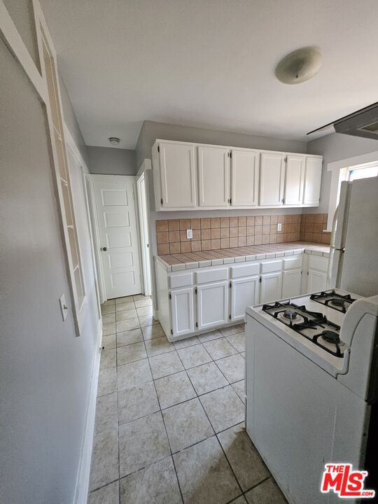 Building Photo - 2932 1/2 Normandie Ave