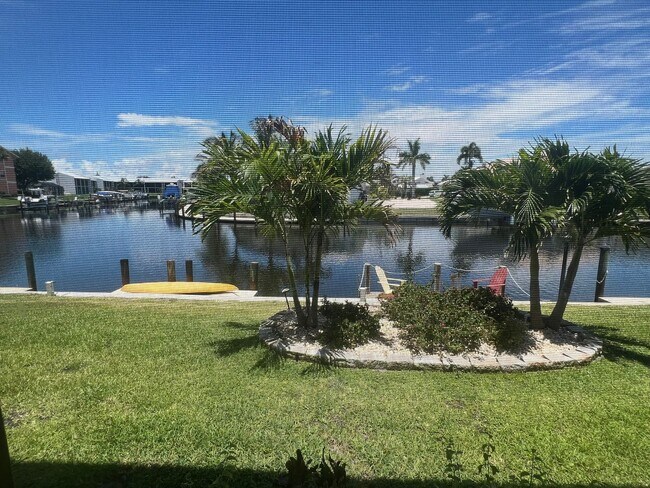 Building Photo - Waterfront Townhome in Punta Gorda