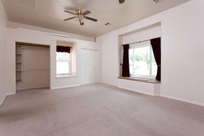 Building Photo - Pet-friendly home in downtown Hurricane