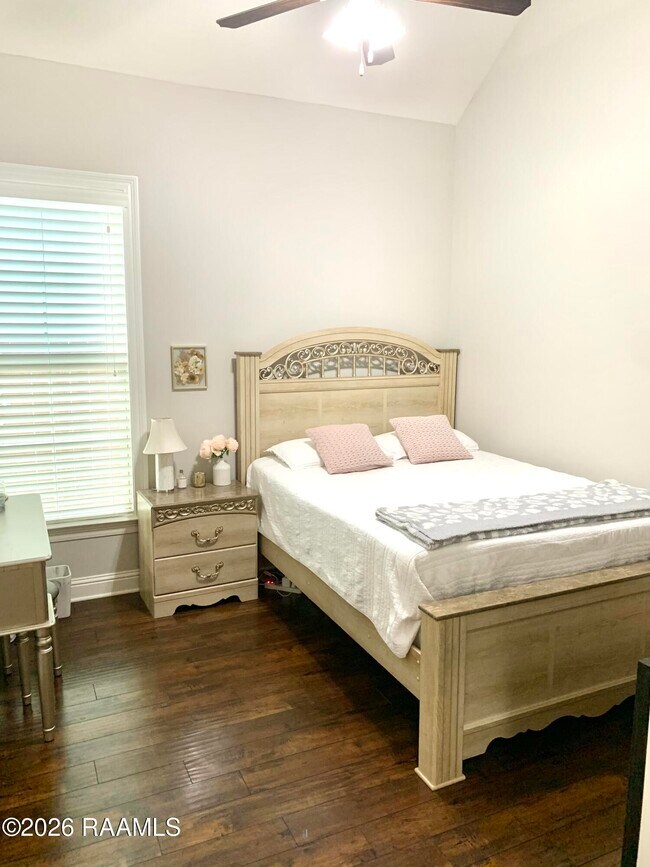 Building Photo - 200 Cypress View Dr