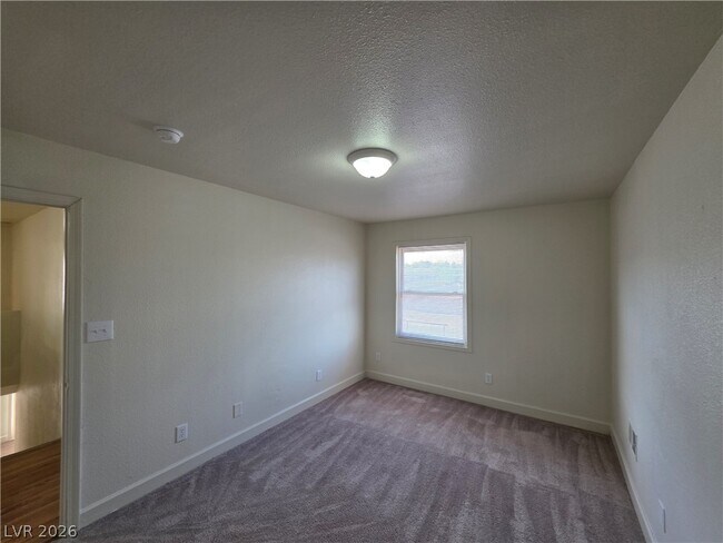 Building Photo - 1590 Mustang Dr