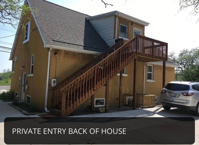 private entry - 2475 E Maple Rd