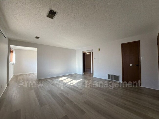 Building Photo - 424 N 4th St