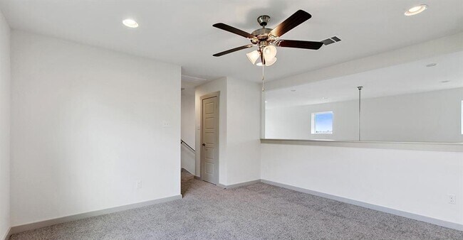 Building Photo - 128 New Hampton Wy