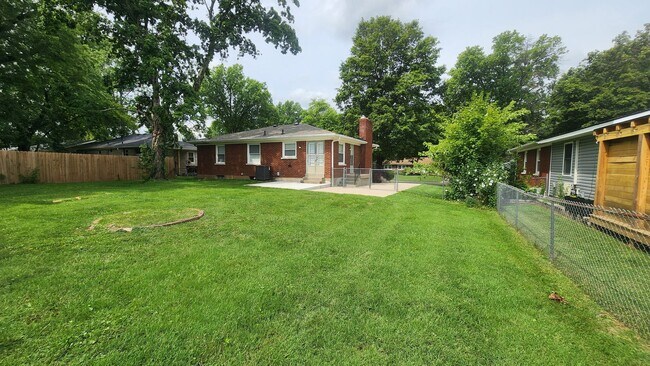 Building Photo - Adorable 3 Bedroom 2 Bath Brick Ranch home...