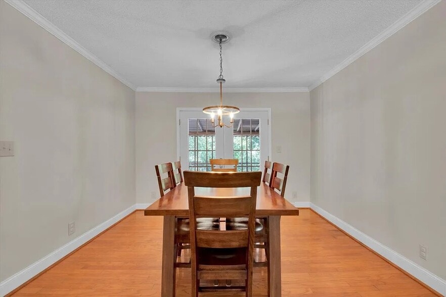 Building Photo - 120 Echo Ln