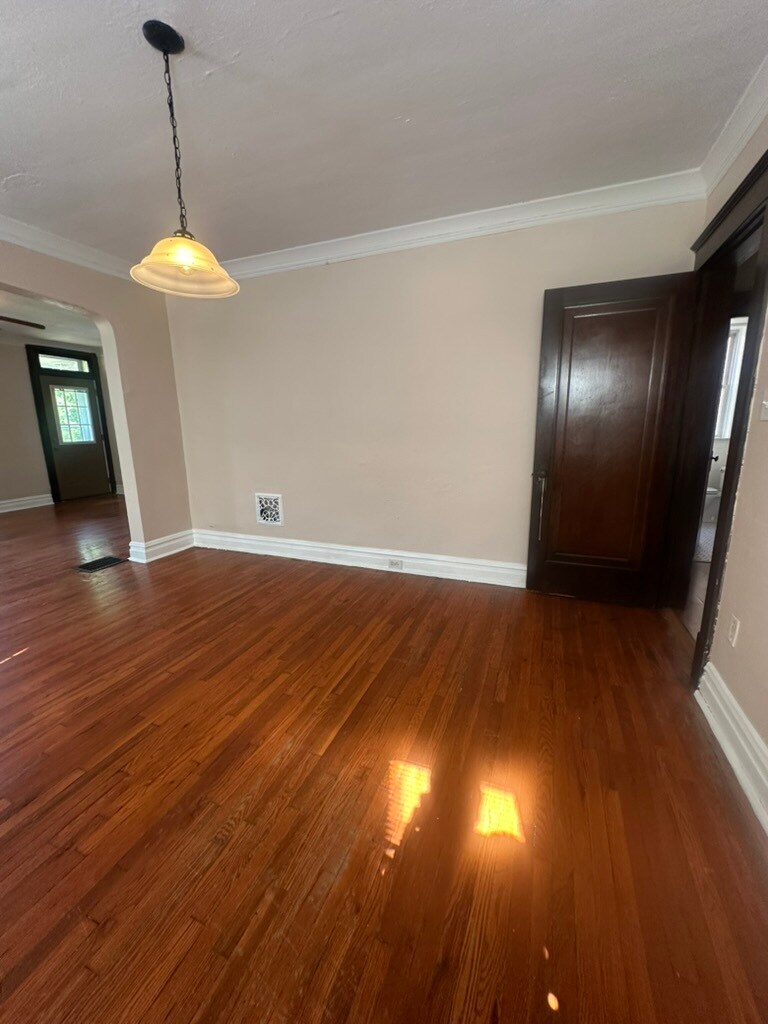 DR to hallway - 5044 Bancroft Ave