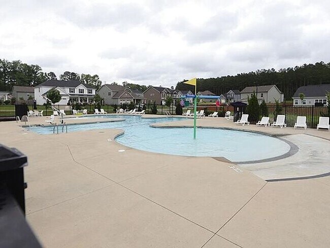 Building Photo - Great home in desirable neighborhood! Washer/Dryer Included!