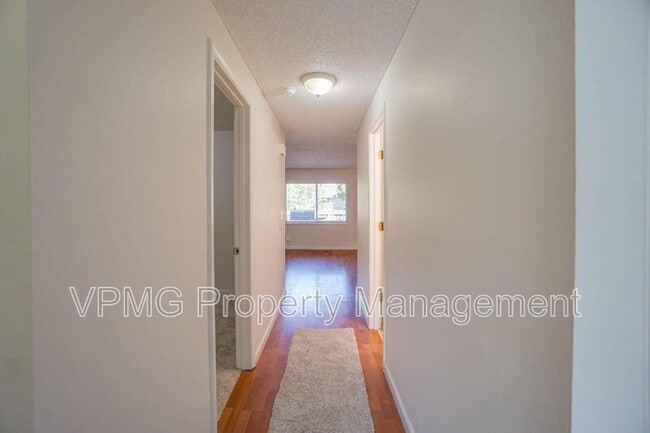 Building Photo - 605 SE 121st Ave