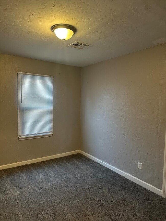 Building Photo - 220 W Jacobs Dr
