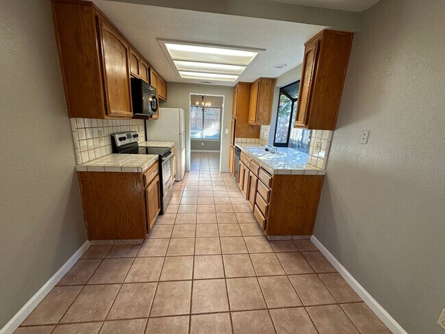 Building Photo - No Deposit