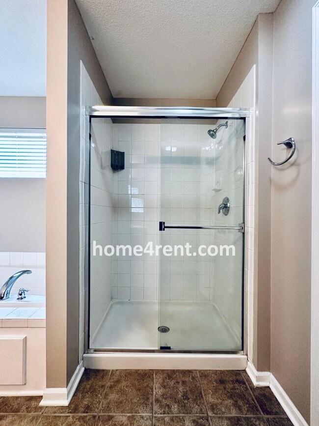 Building Photo - Wood Floors, Open Layout, Plenty of Natura...