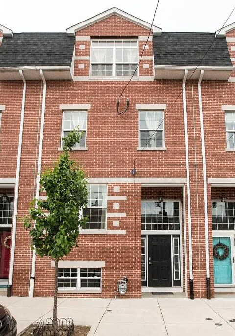 Building Photo - 2545 E Dauphin St
