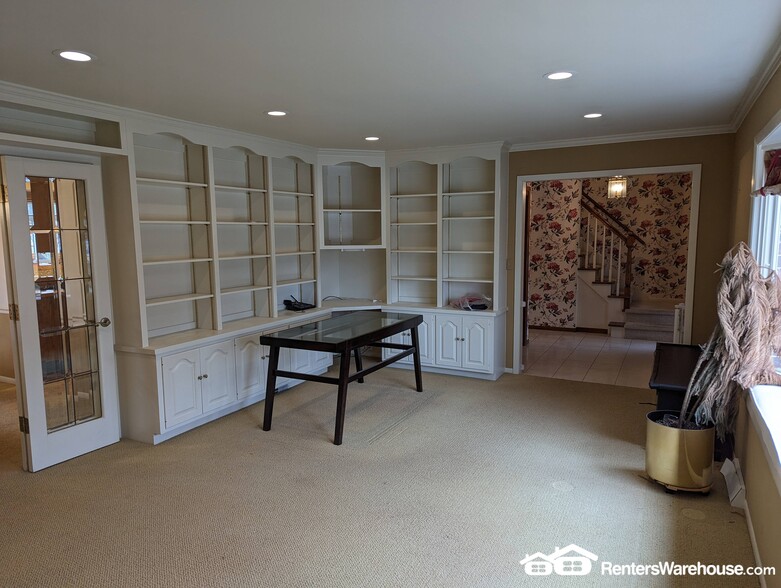Building Photo - 8861 Greenhill Ln